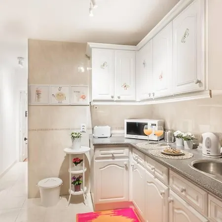Inloveapartments - Under A Fig Tree *