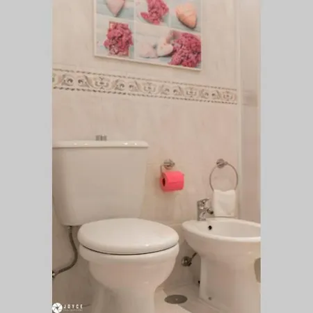 アパート Under A Fig Tree