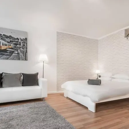 Under A Fig Tree Daire *